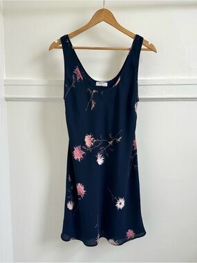 🔥3 for $25🔥 Aritzia Babaton Renee silky floral mini dress